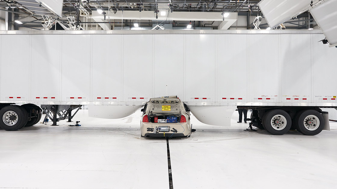 IIHS tests side underride guard