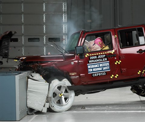 Arriba 73+ imagen 2008 jeep wrangler crash test