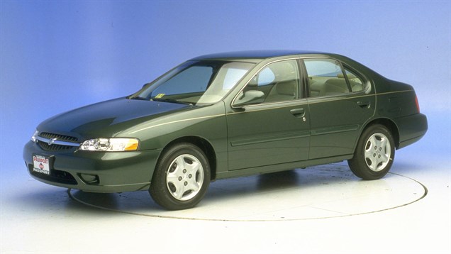 2001 Nissan Altima 4-door sedan