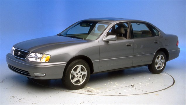 1998 Toyota Avalon 4-door sedan