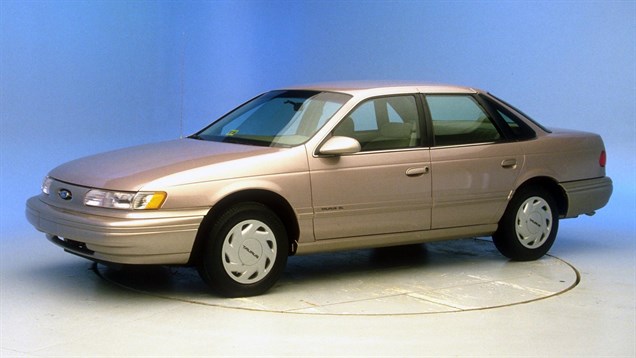 1995 Ford Taurus 4-door sedan