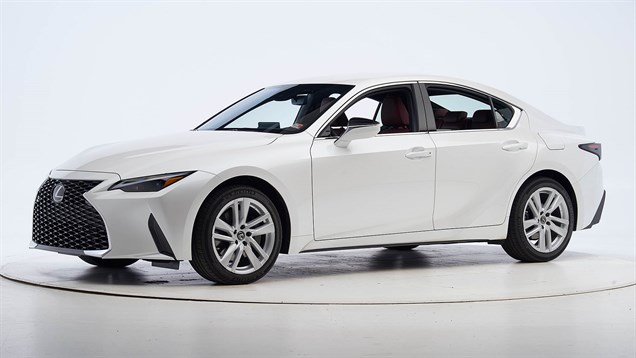 2022 Lexus IS 4-door sedan