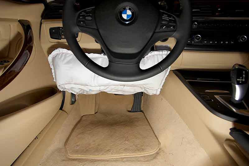 BMW knee airbag