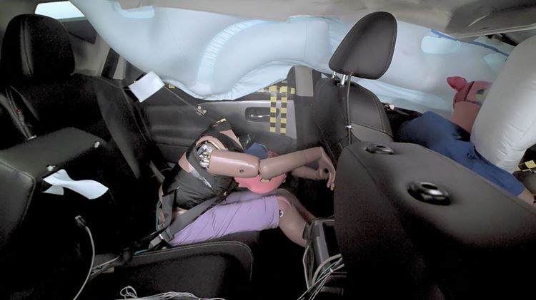 Back-seat safety lags in midsize SUVs