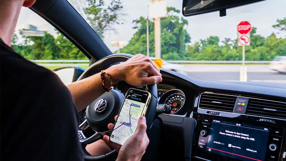 Broader cellphone bans cut crash rates